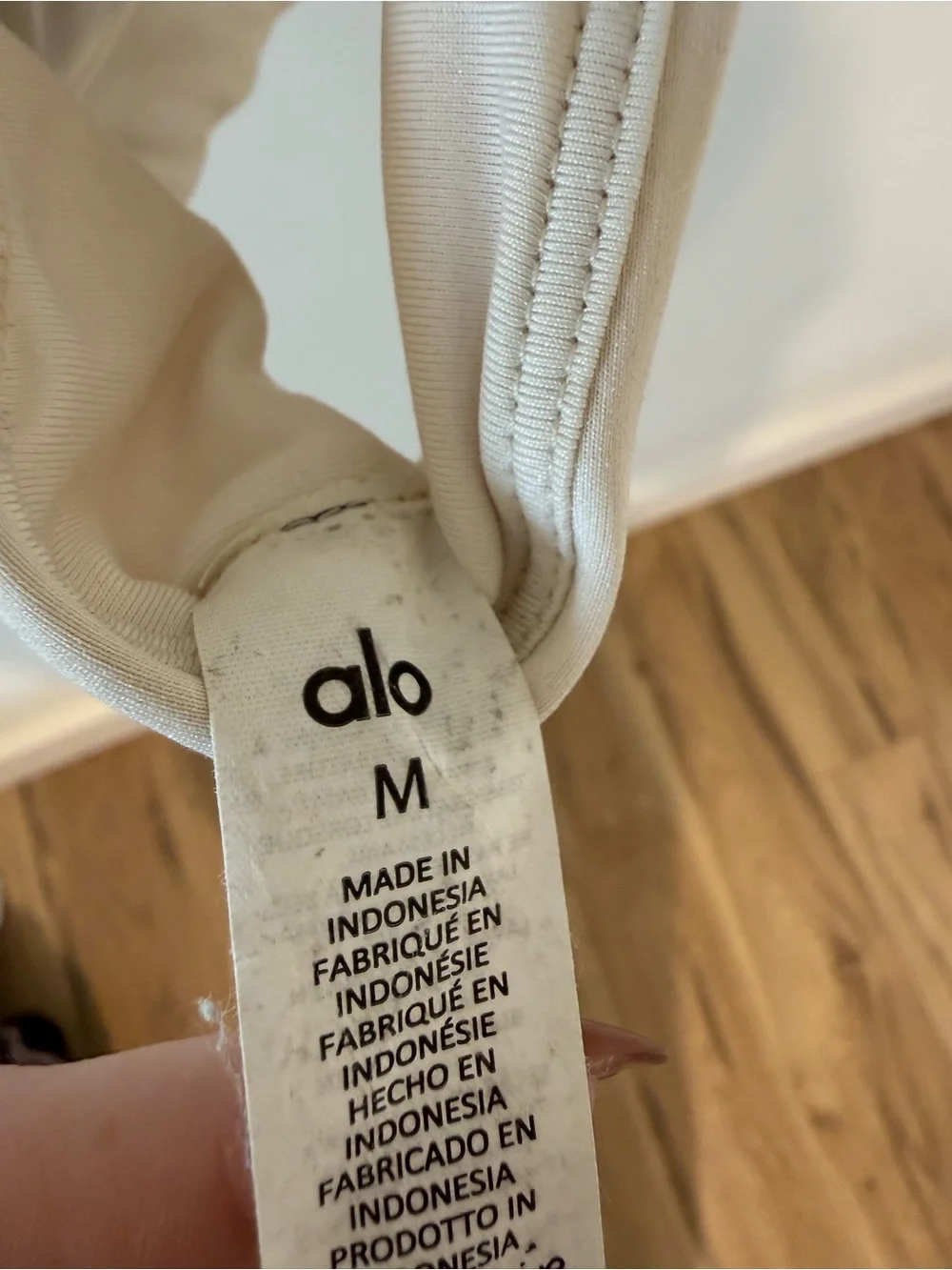 ALO Yoga Cream Wireless Bralette Sports Bra Womens Medium Athletic Sporty